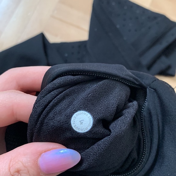 LULULEMON LEGGINGS SIZE 4 NULUX FABRIC WTH DESIGN EXCELLENT CONDITION - Picture 3 of 5